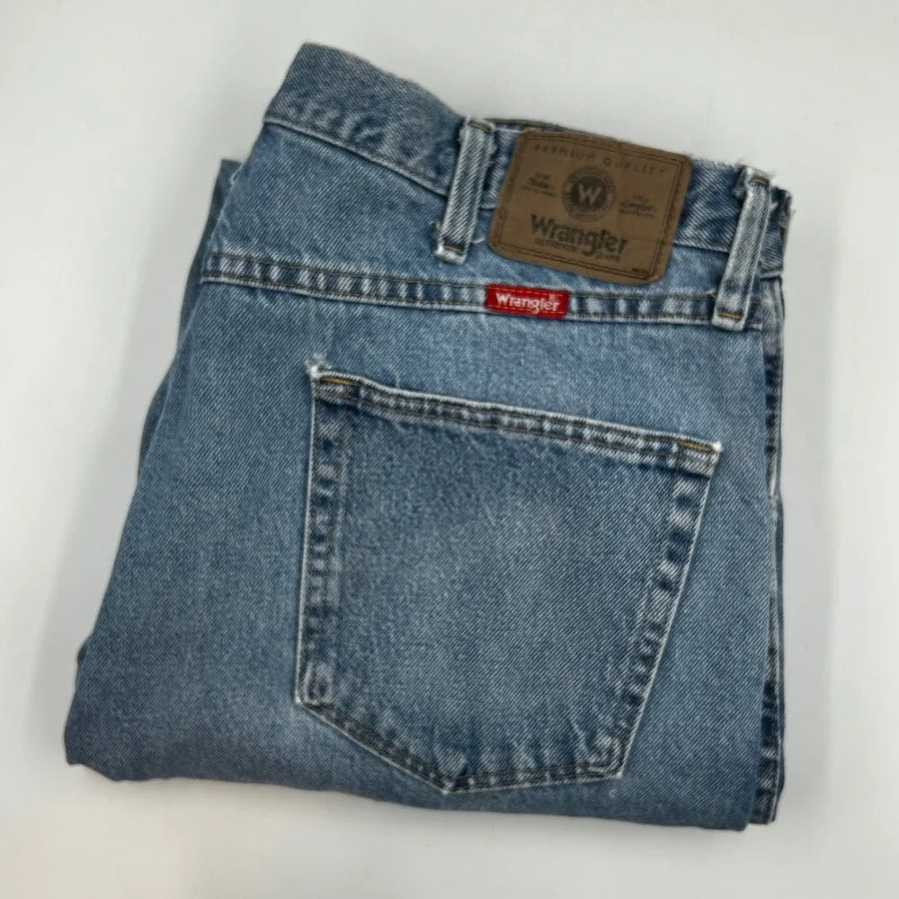 Wrangler Regular Fit Blue Mens 38x32 Straight Leg Denim Jeans
